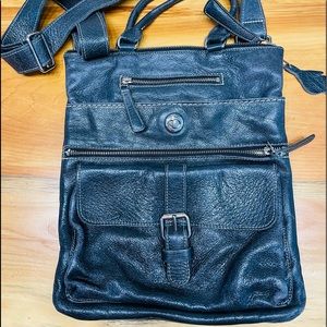 Classic Roots crossbody leather bag